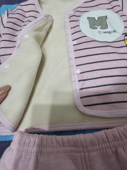 Теплый костюм для новорожденных в идеальном состоянии