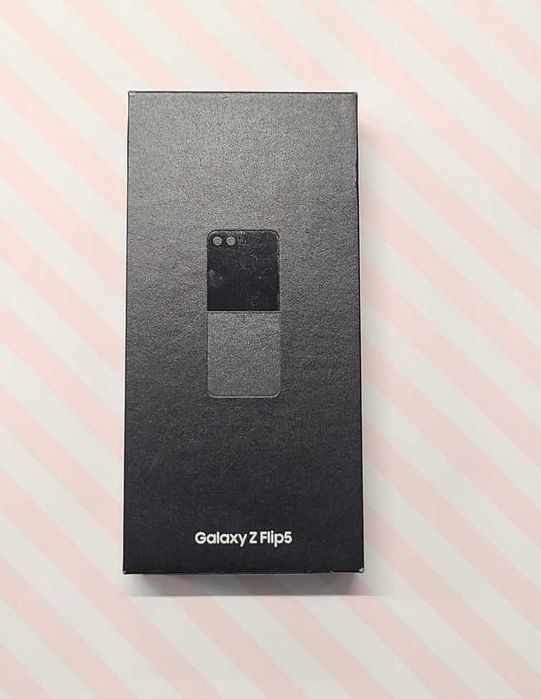 Telefon Samsung Galaxy Z Flip 5 impecabil ca nou aproape nefolosit