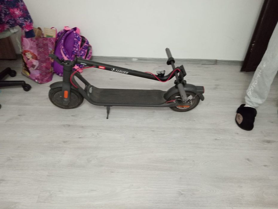 vând trotineta electrica NAVEE V40i