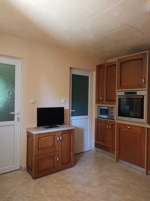 Mobilă de bucătărie din lemn masiv