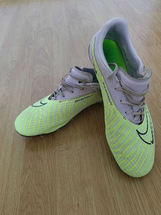 Оригинални футболни бутонки