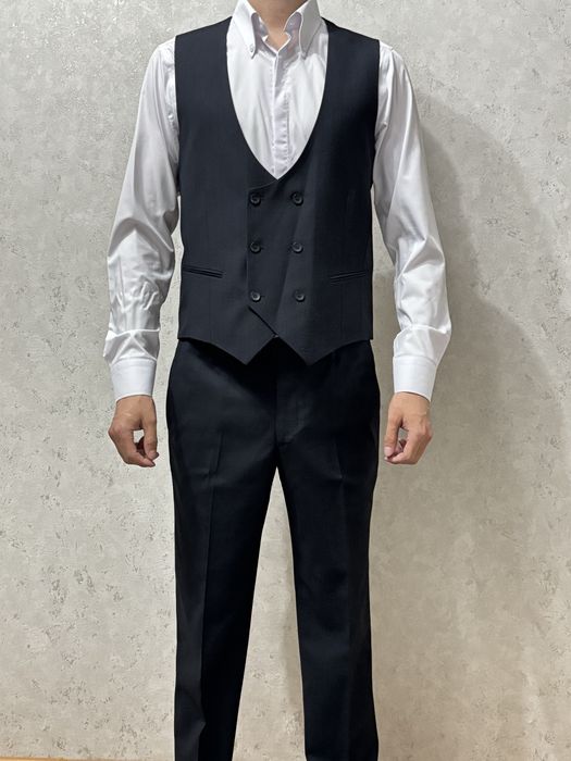 Костюм (тройка) + белая рубашка