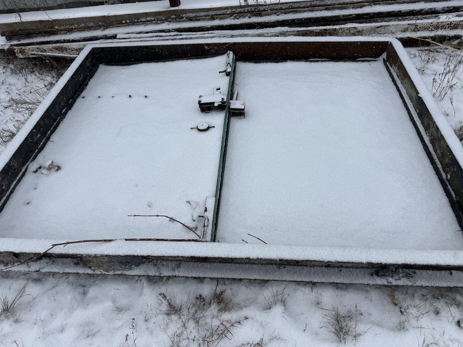 Дверь  гараж с дастовкой