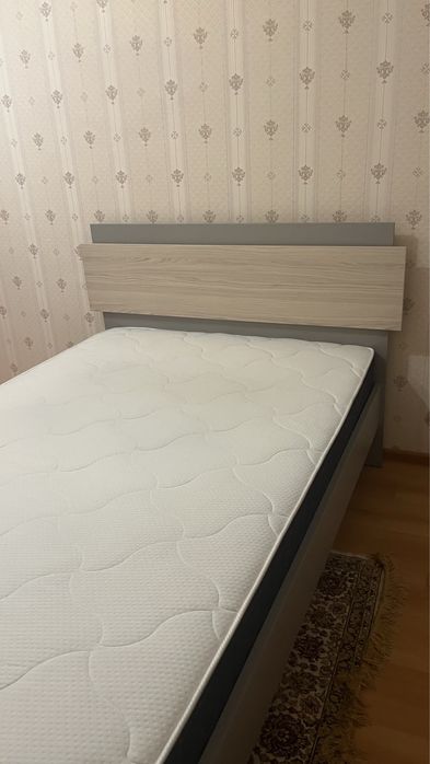 Кровать с матрасом