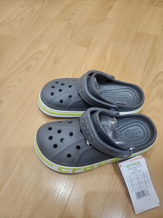 Продам кроксы серые