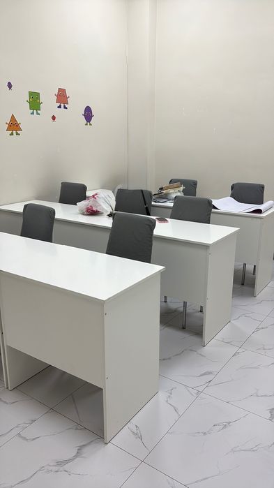 Столы одноместные белые