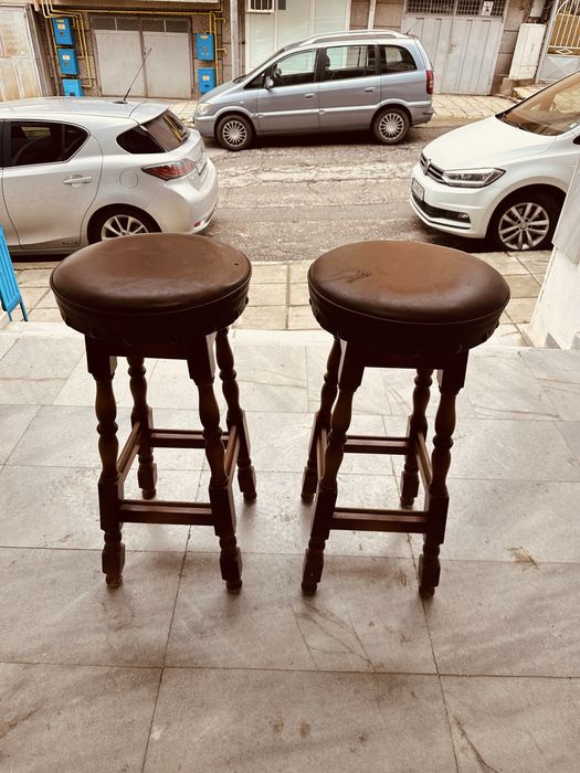 Бар столове от масивно дърво – 2 бр., класически пъб стил