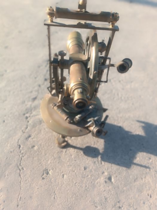 Антик теодалит 1853 йил Федор Швабе томонидан чикарилган