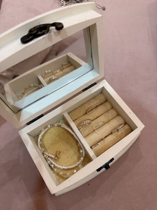 Шкатулка под украшения