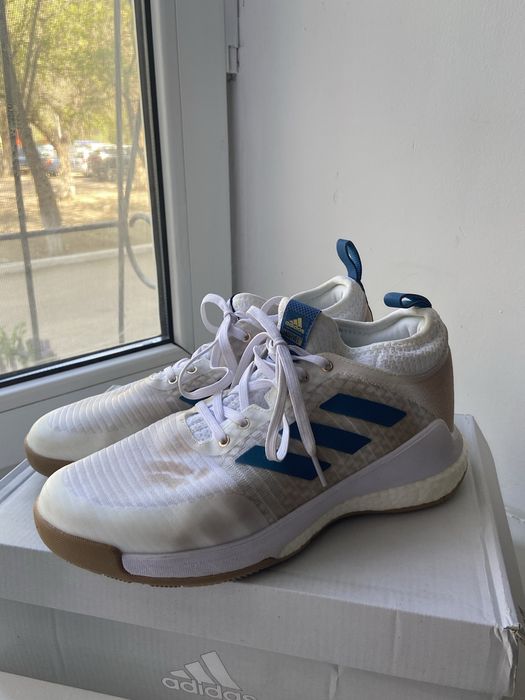 Волейбольные кроссовки Adidas