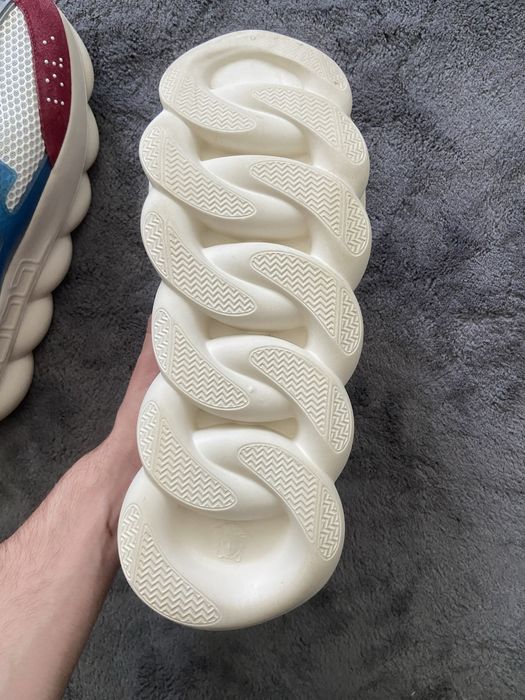 Versace chain reaction