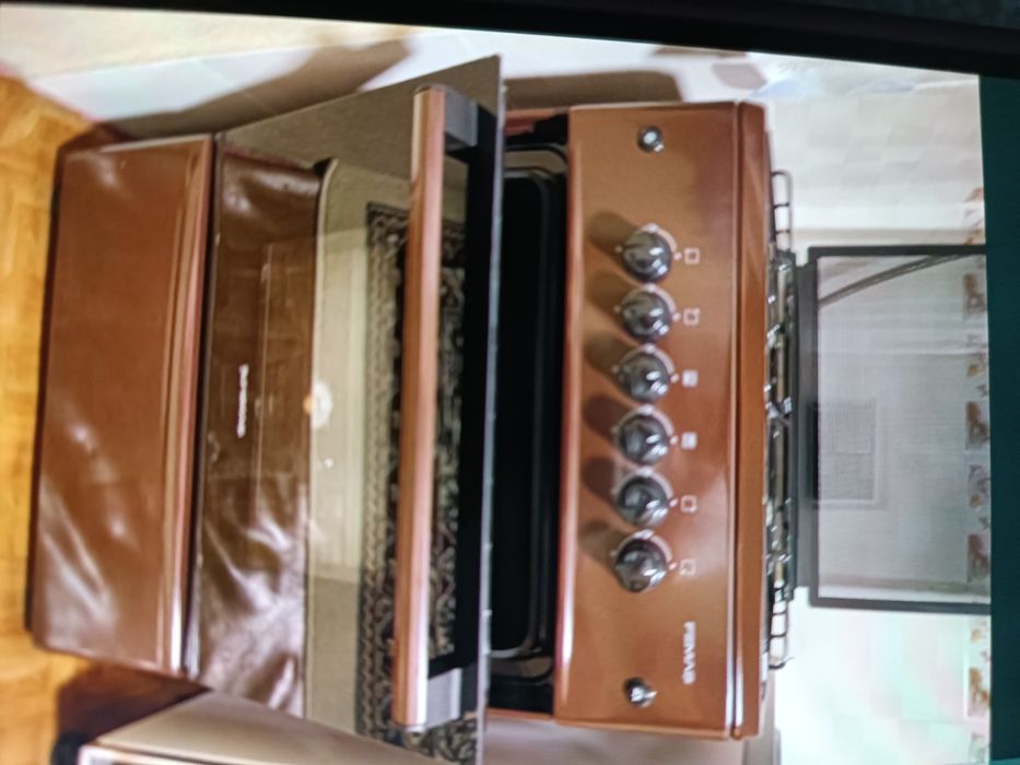 Продаю новую газ плиту за нал,каму нада фото и документы на фото