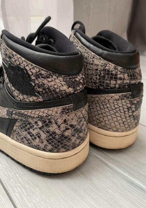Jordan 1 Air Retro High Black Snake (pentru femei)
