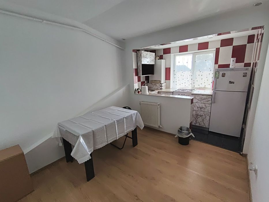 Vând apartament 2 camere lângă Hotel Kristall