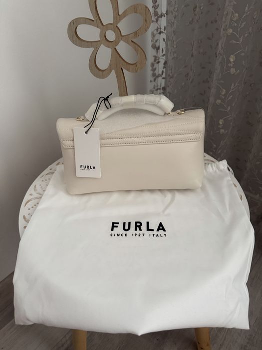 Нова дамска чанта Furla естествена кожа в цвят екрю