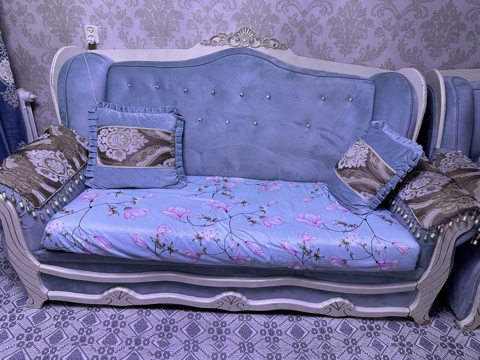 Диван продам спочно в хороший состояния