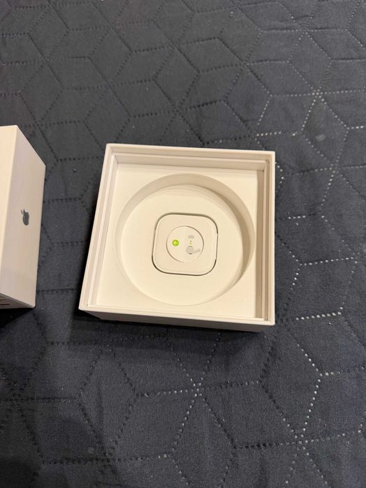 Apple AirPods Pro — отлично състояние, оригинал + заряден кейс