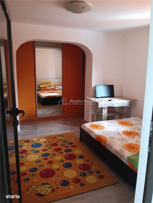 Oferta!! Proprietar -2 case in aceasi curte-4 Dormitoare-Foisor-Strada