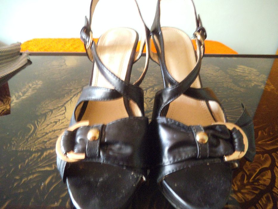 Дамски сандали номер 38-2 чифта