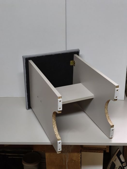 Стулья новые продам