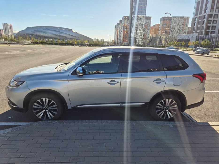 Mitsubishi Outlander 2020 г