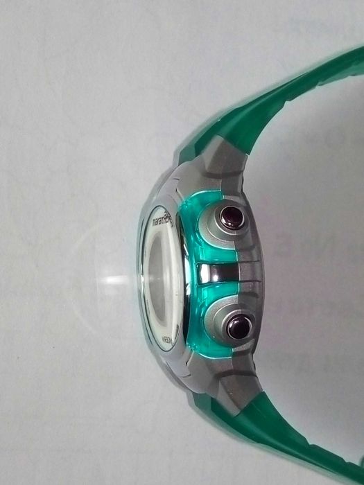 Часы цифровые женские.