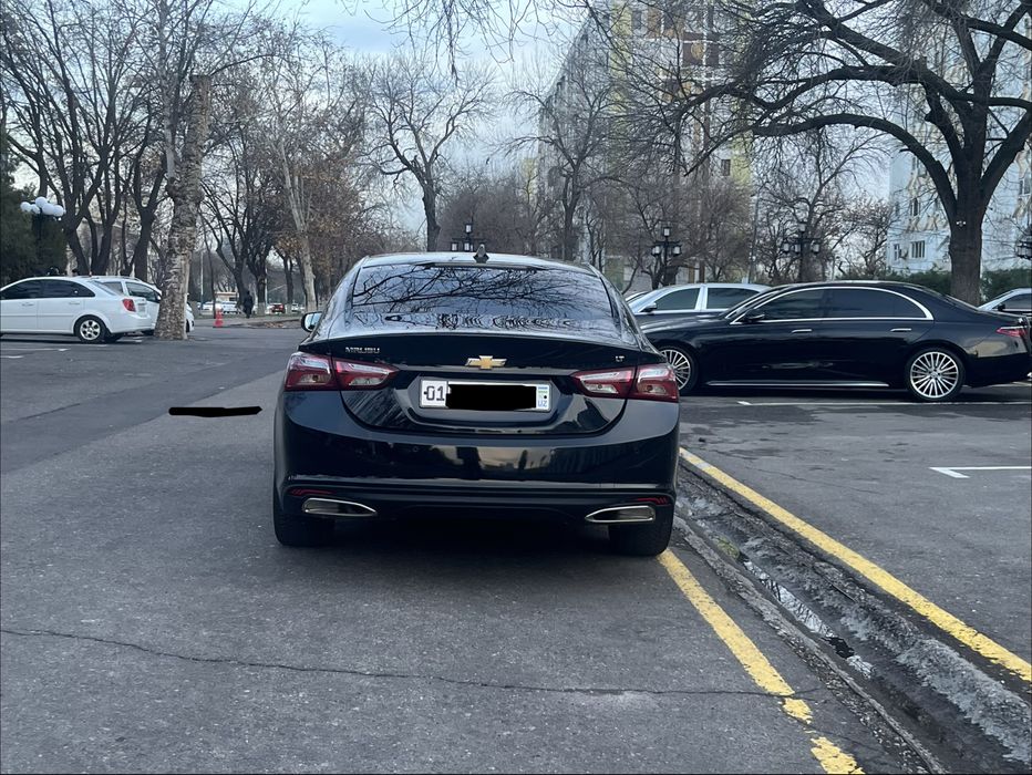 Малибу 2,4 сотилади