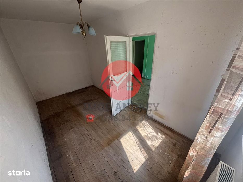 Apartament 2 camere de vanzare, 40 mp, etaj 2