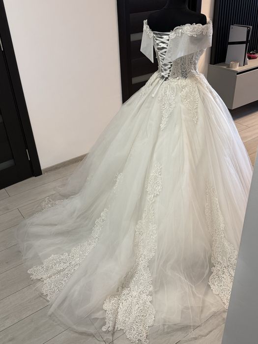 Vand rochie mireasa printesa