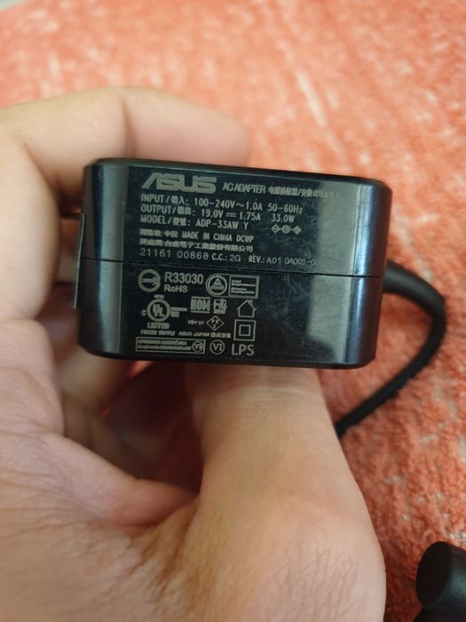 Продам оригинальное зарядное устройство Asus на 19V-1.75A-33W