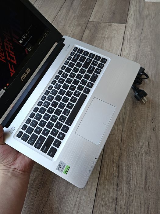 ASUS Intel® Core™ 17 / NVIDIA GeForce 2GB