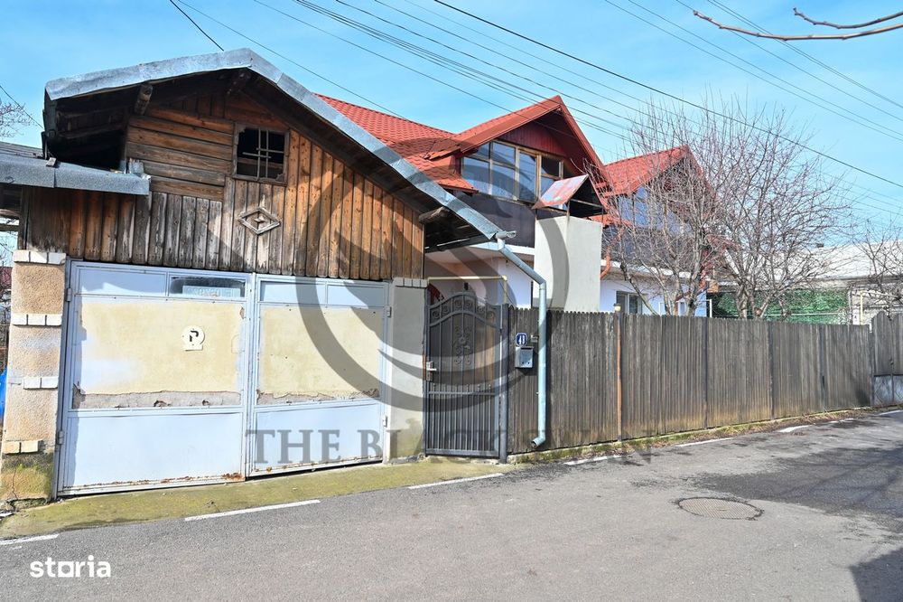 Casa cu 7 camere de vanzare | Zona Centrala, Baicoi | Comision 0%