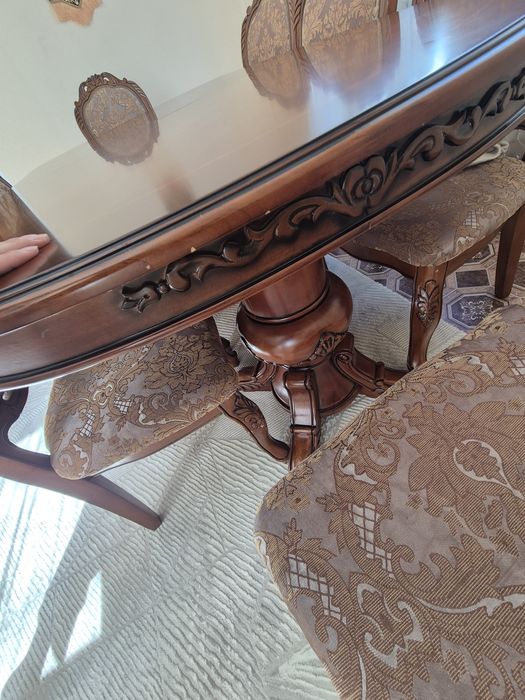 Стол из дерева и 10 стульев