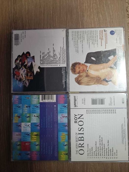 lot 4 cd audio Ray Orbison ,Pretenders , Rod steward , Simple Mind