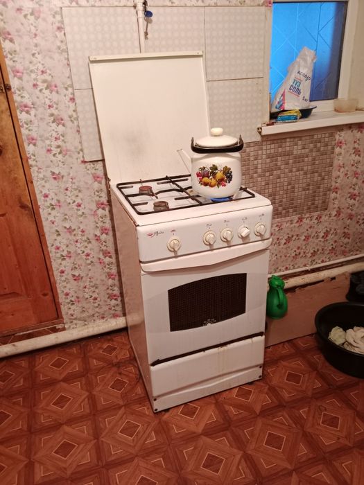 Продам газ плиту
