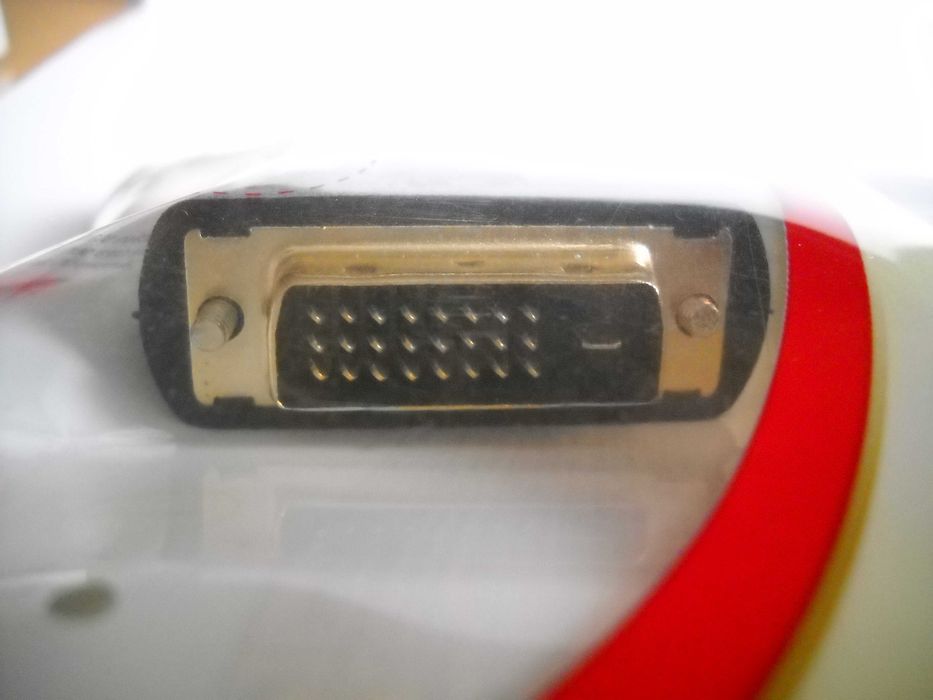 Продавам нов преходник (Adaptor) DVI-D  to  HDMI
