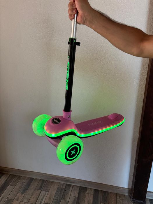Trotineta cu 20 moduri de iluminat led