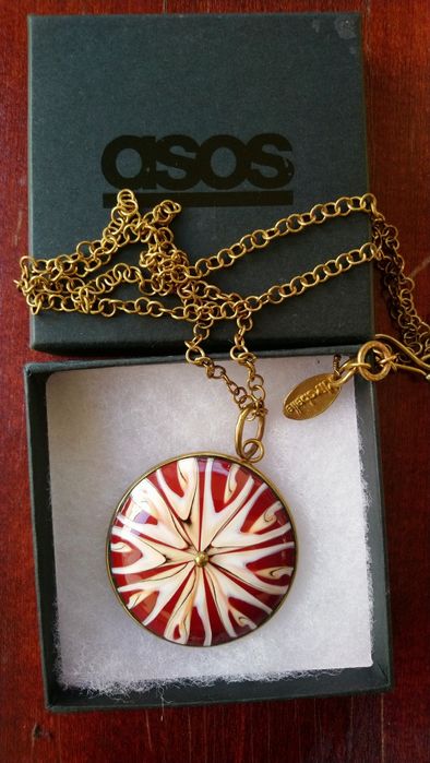 Coliere Anglia- Noi/ca noi, în cutie