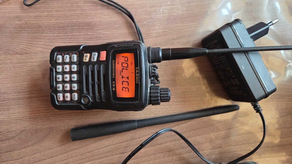 Рация Yaesu vx-6r.