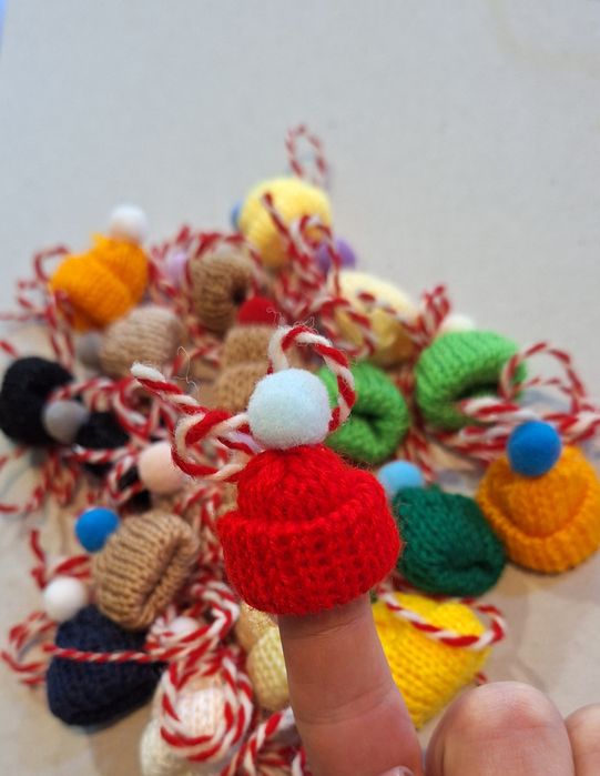 Продавам мартеници