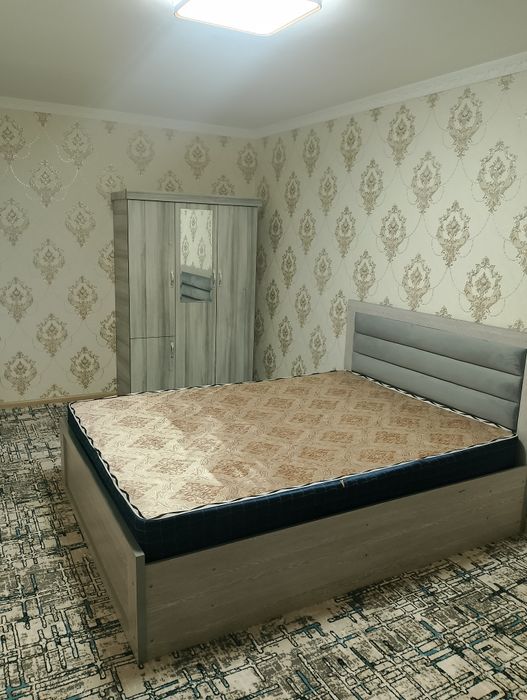 Fargona shahar frunza masifda 1honali uy  oilaga ijaraga beriladi