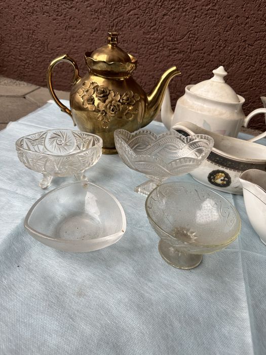 Продам заварник и вазочки.