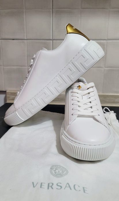 Vând adidas VERSACE originali din piele Nr. 43