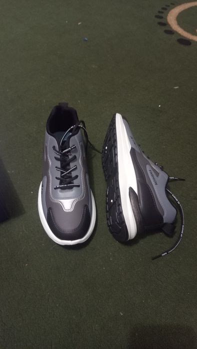 Две кросовки по цене одной