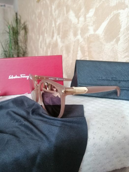 Чисто нови дамски, дизайнерски, слънчеви очила Салваторе Феррагамо
