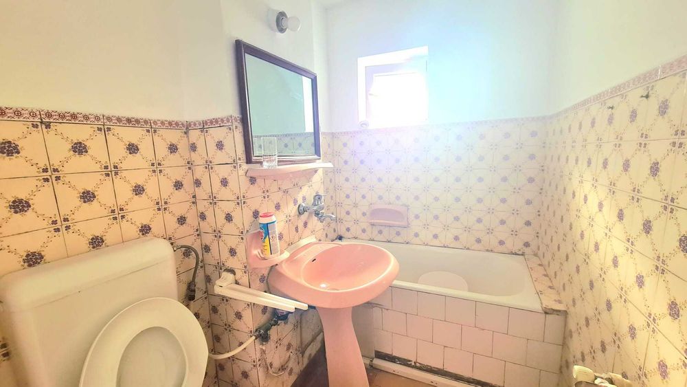 Vand apartament cu 2 cam, decomandat, ultracentral in Curtea de Arges