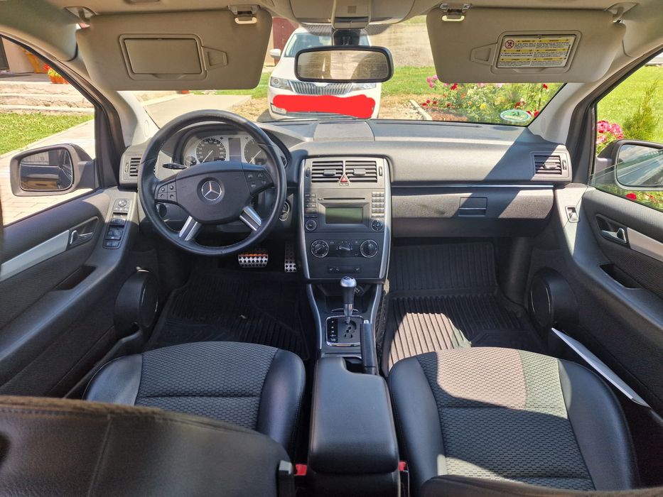 Mercedes-Benz B180 2011