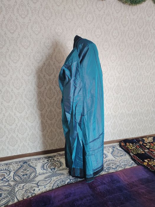 Qadimiy 19 asirga tegiwli suzane va paranji sotiladi