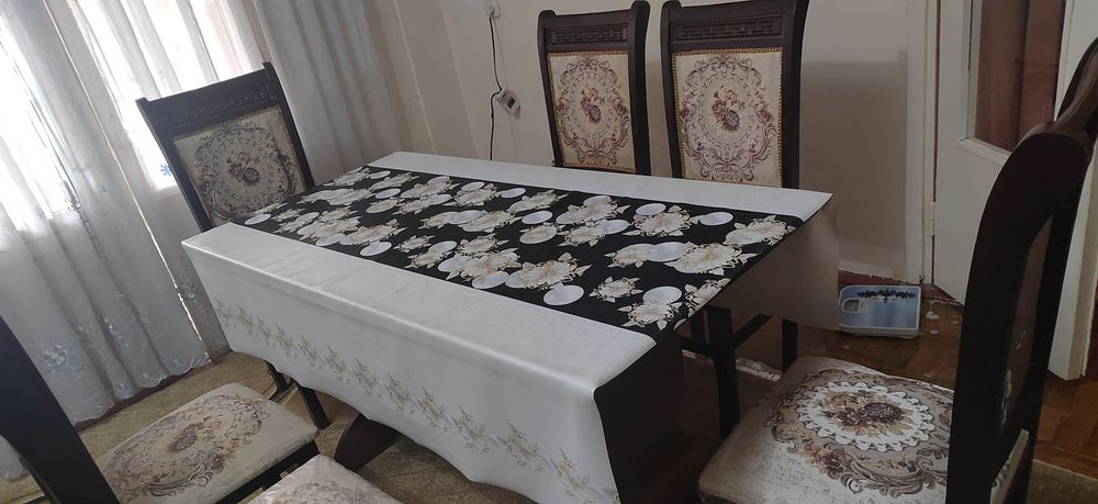Мебель: стол и 6 стульев