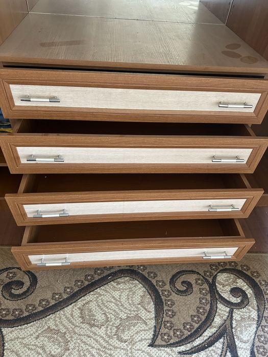 Гардероб с огледало